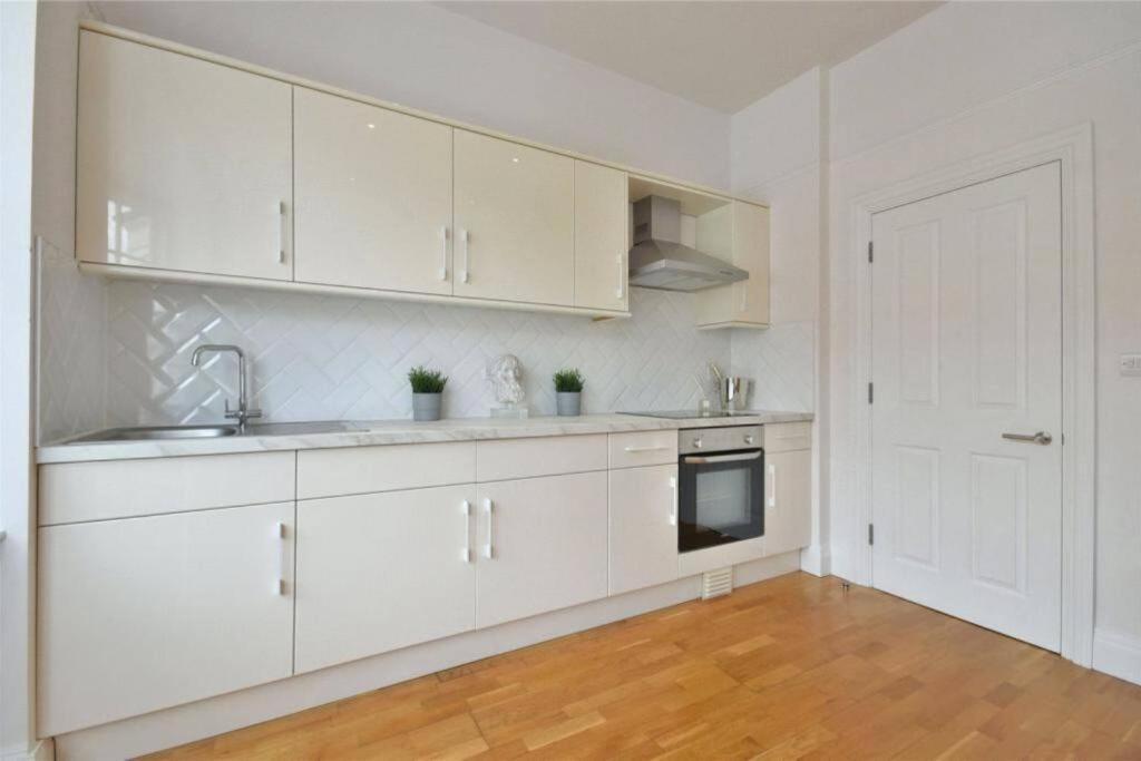 Luxury 3 Bed Apartment - Huge Outdoor Terrace & Amazing Transport Links Londres Exterior foto